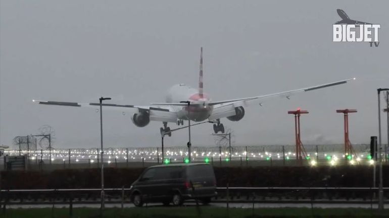Airplane Endures Bumpy Landing at Heathrow amid Storm Gerrit