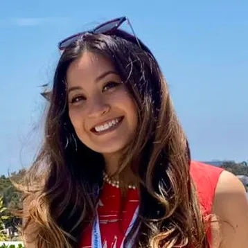 Reviewer Holly Rizzo photo