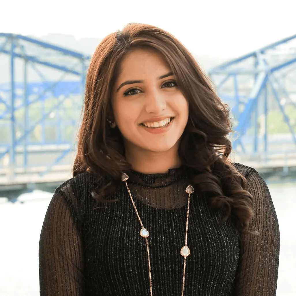 Reviewer  Ezza Zahid photo