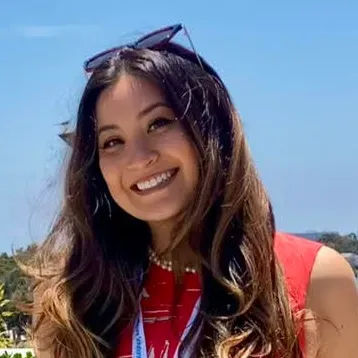 Reviewer Holly Rizzo photo