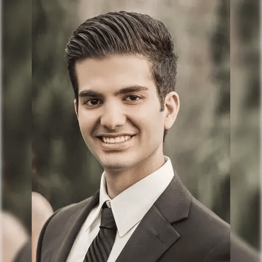 Reviewer Arian Nilforushan photo