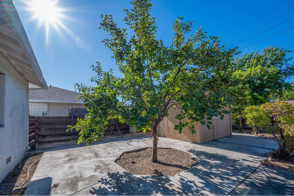 Picture 53: 425 E Eaton Avenue, Tracy, CA 95376