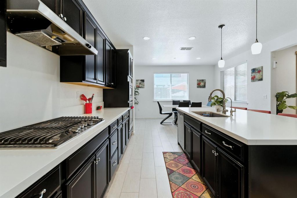 Picture 21: 1850 Cornwall Court, Lathrop, CA 95330