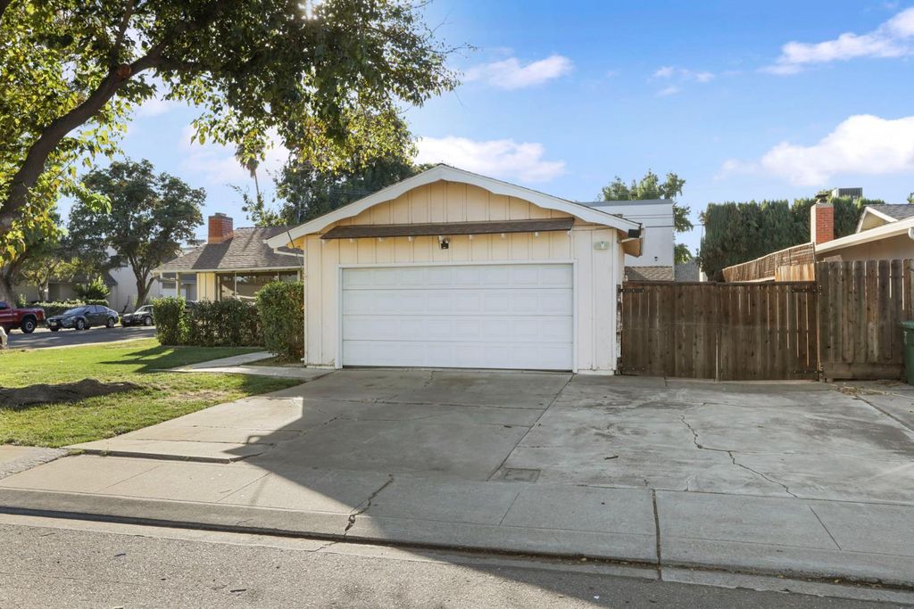 Picture 2: 2613 Balboa Drive, Tracy, CA 95376