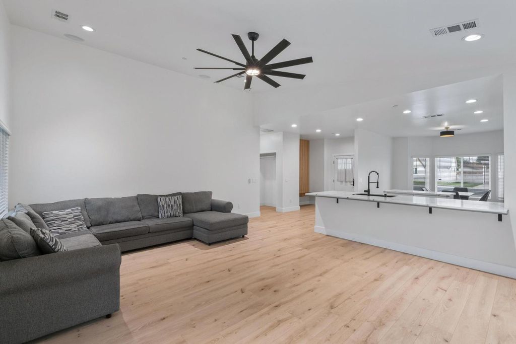 Picture 43: 622 N Stockton Avenue, Ripon, CA 95366