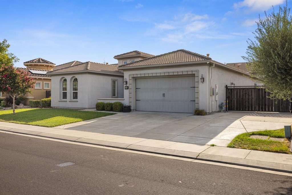 Picture 48: 1072 Glen Abbey Drive, Manteca, CA 95336