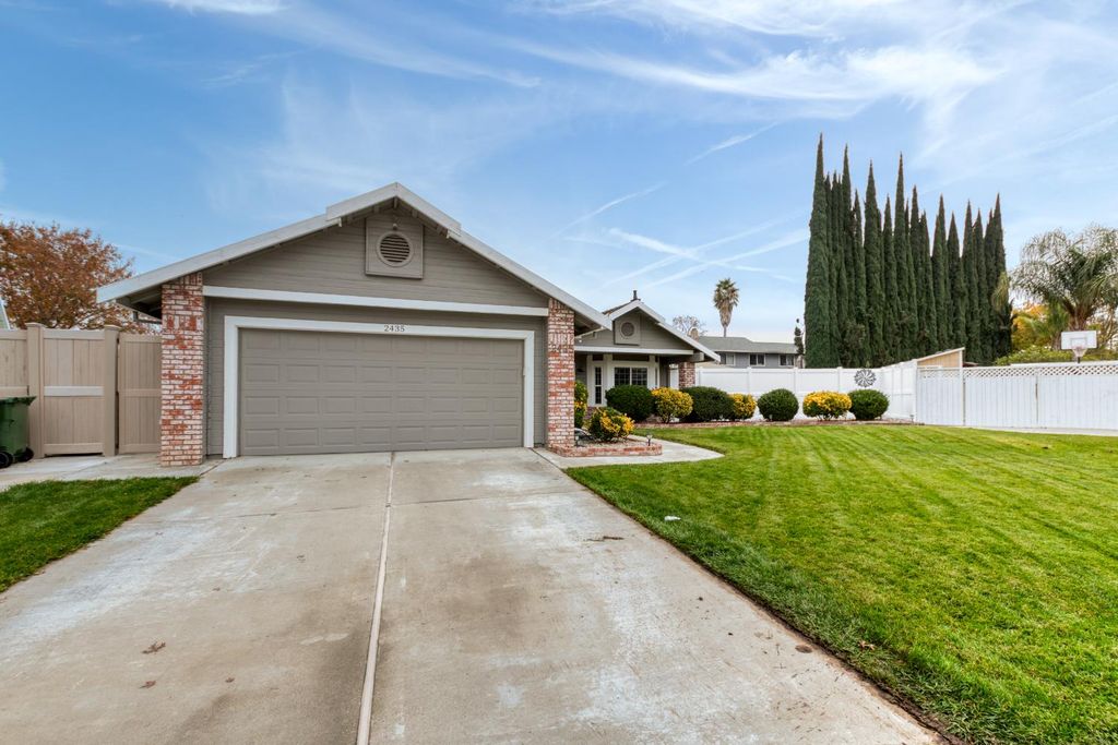 Picture 42: 2435 Reyes Court, Tracy, CA 95376