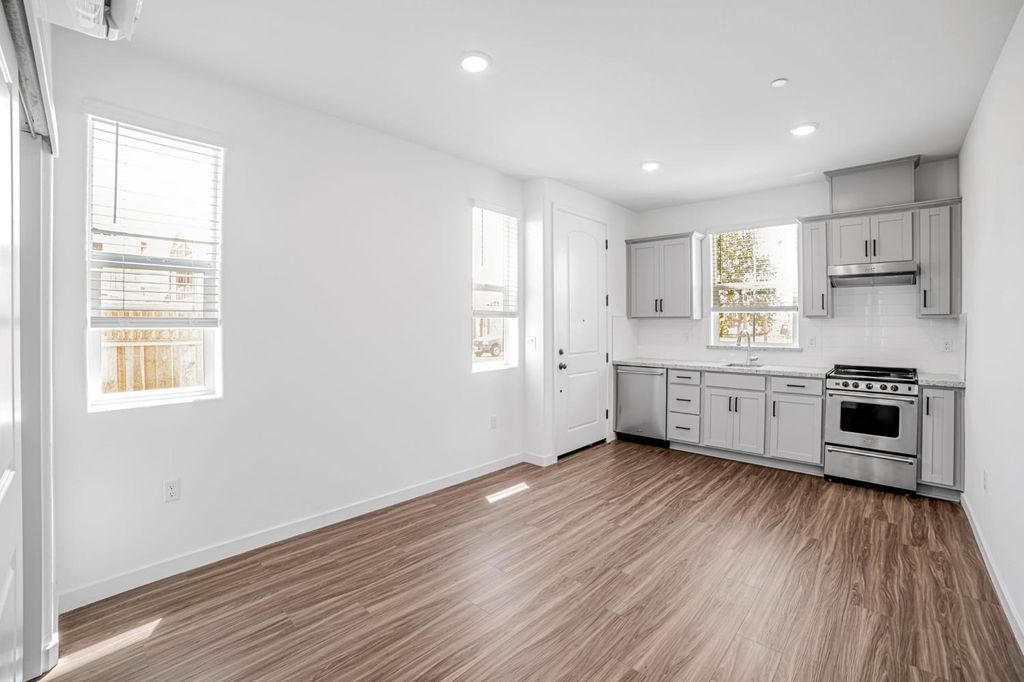 Picture 4: 675 E Diaz Lane, Mountain House, CA 95391