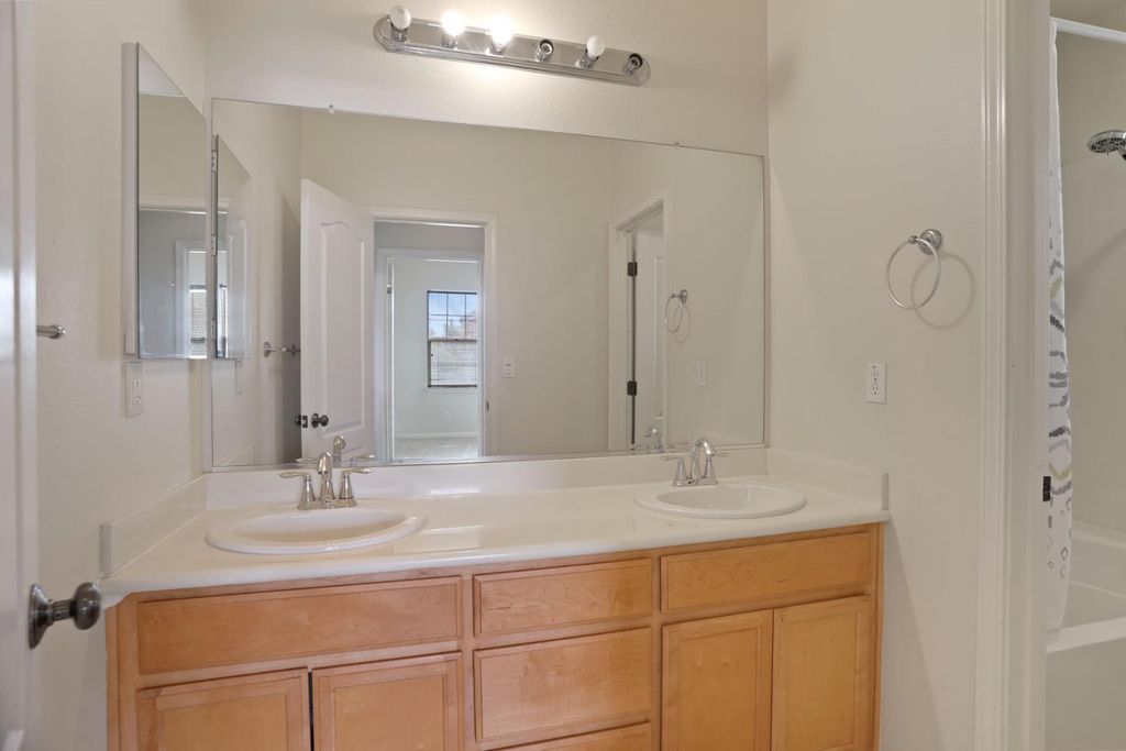 Picture 26: 433 W Moraga Street, Tracy, CA 95391