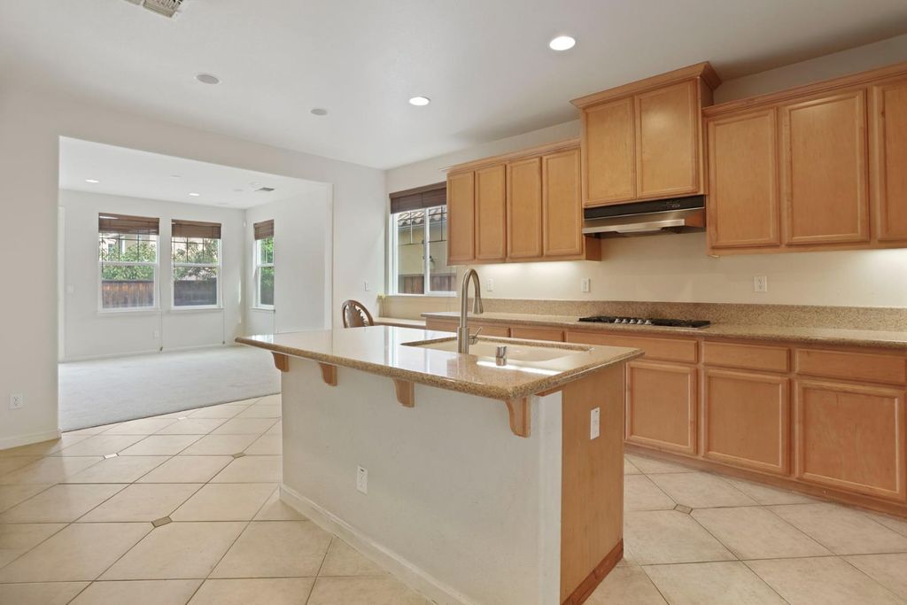 Picture 17: 433 W Moraga Street, Tracy, CA 95391