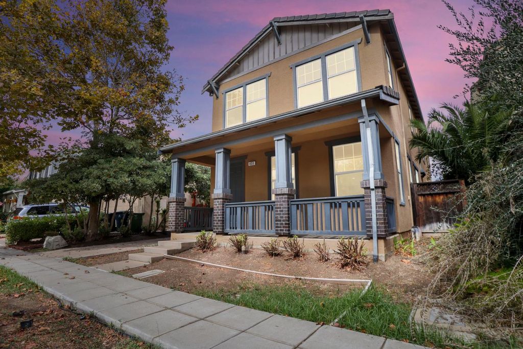 Picture 2: 433 W Moraga Street, Tracy, CA 95391