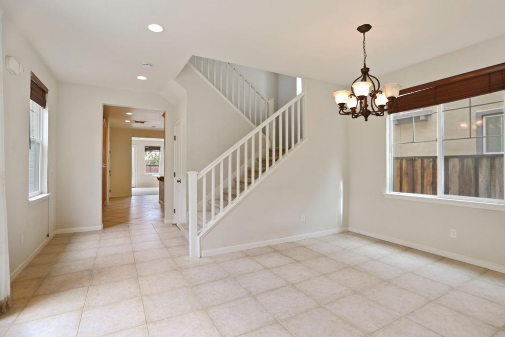 Picture 15: 433 W Moraga Street, Tracy, CA 95391