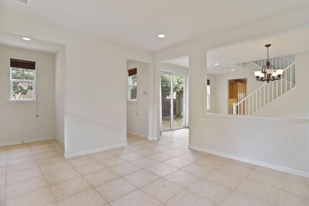 Picture 12: 433 W Moraga Street, Tracy, CA 95391