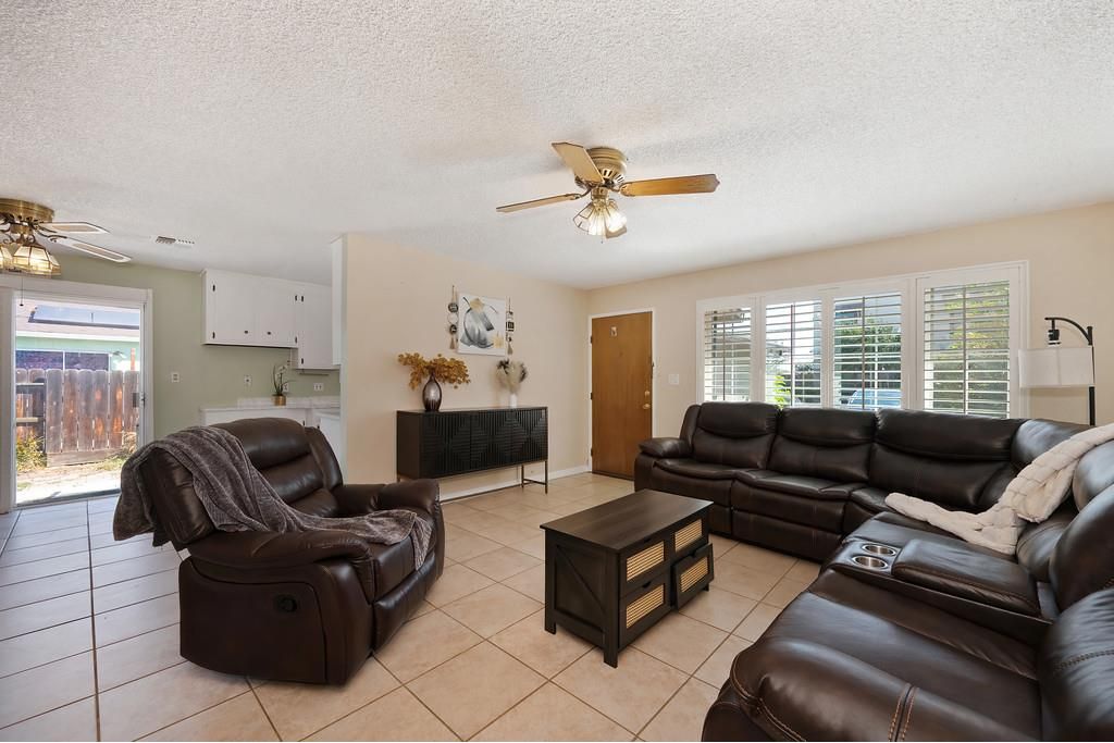 Picture 21: 41 W Kavanagh Avenue, Tracy, CA 95376