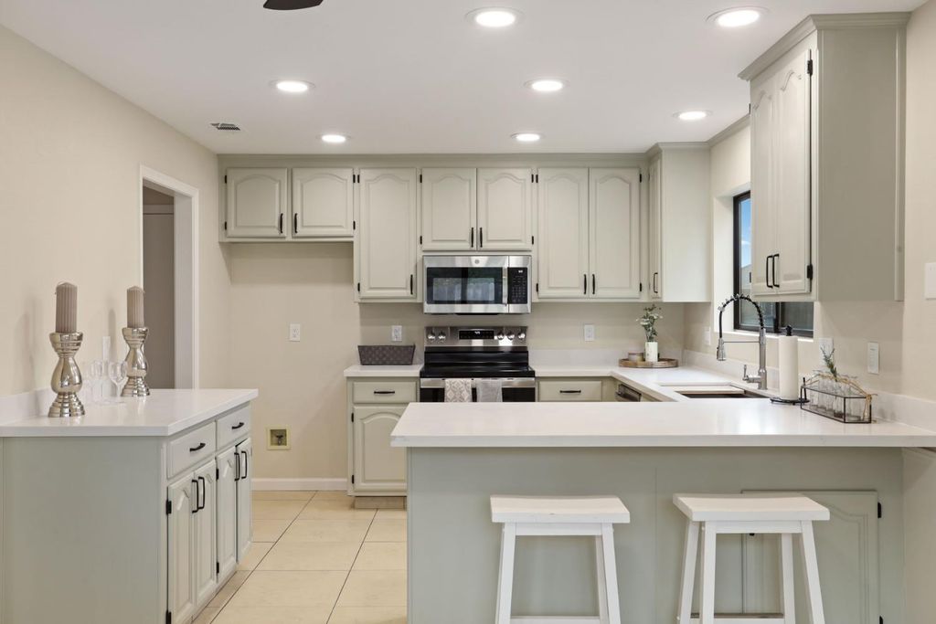 Picture 56: 1343 April Place, Manteca, CA 95336