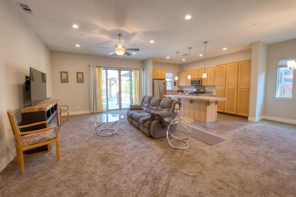 Picture 39: 1129 Imperial Lily Drive, Patterson, CA 95363