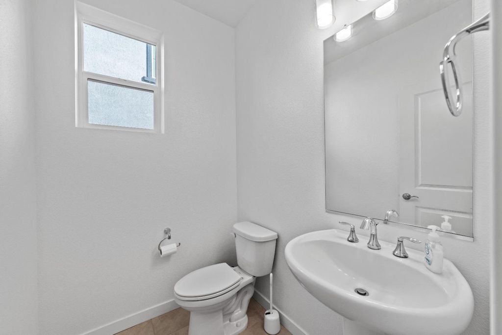 Picture 8: 15768 Thurston Court, Lathrop, CA 95330