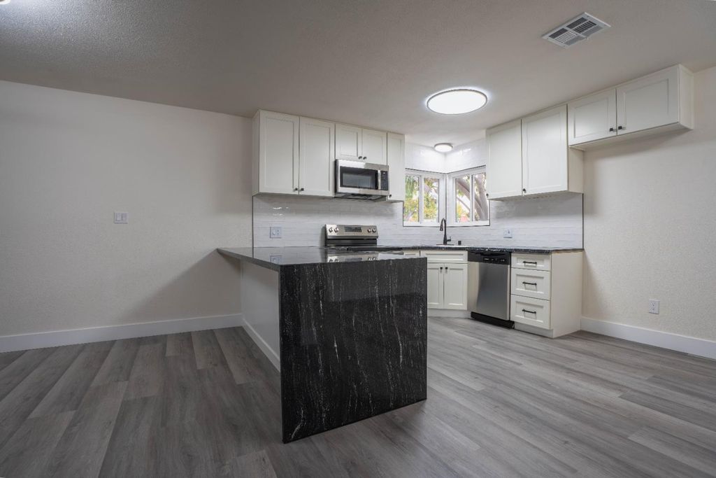 Picture 33: 1418 Cypress Avenue, Modesto, CA 95350