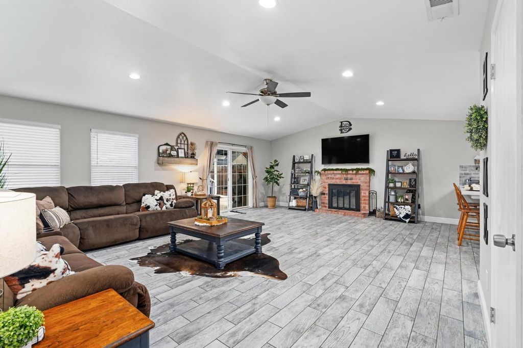 Picture 29: 2720 Chickaree Lane, Modesto, CA 95358