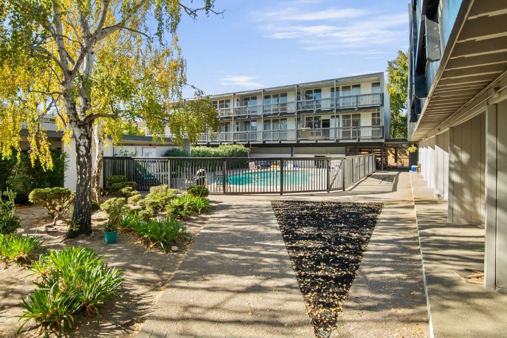 Picture 25: 1775 Marco Polo Way, BURLINGAME, CA 94010