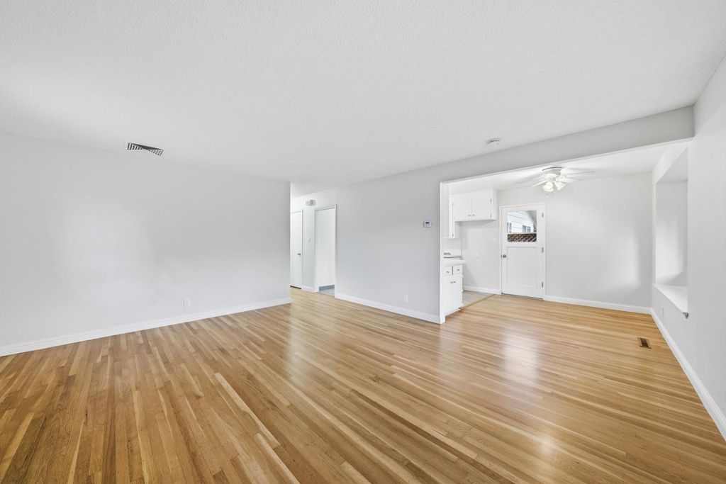 Picture 26: Address Private