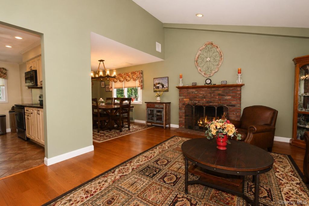 Picture 28: 223 W End Avenue, Massapequa, NY 11758