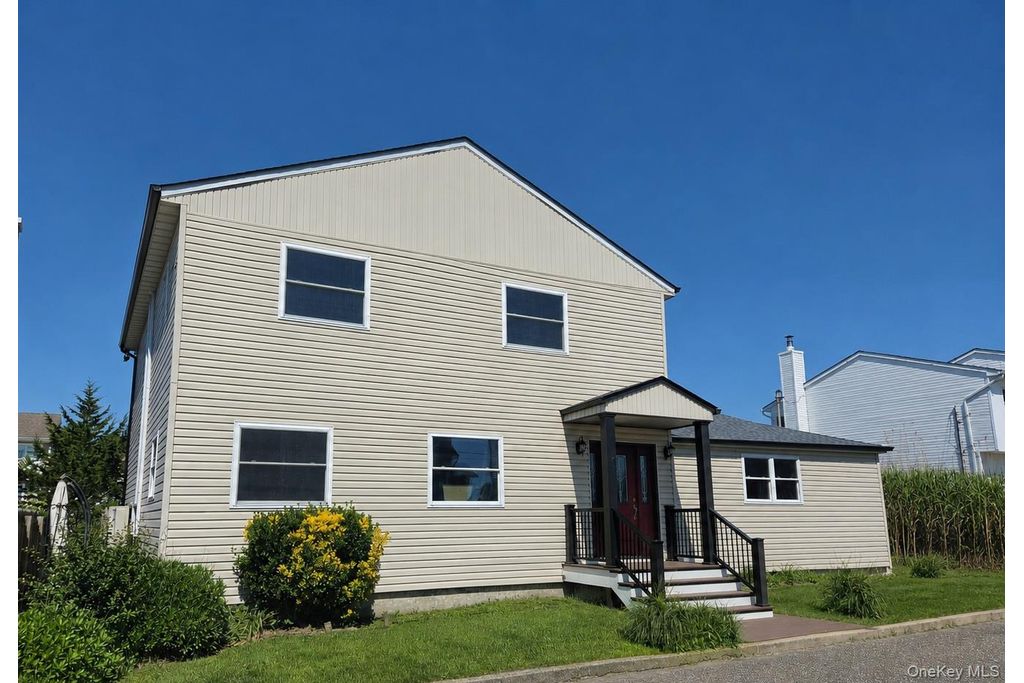 Picture 28: 2706 Peconic Avenue, Seaford, NY 11783