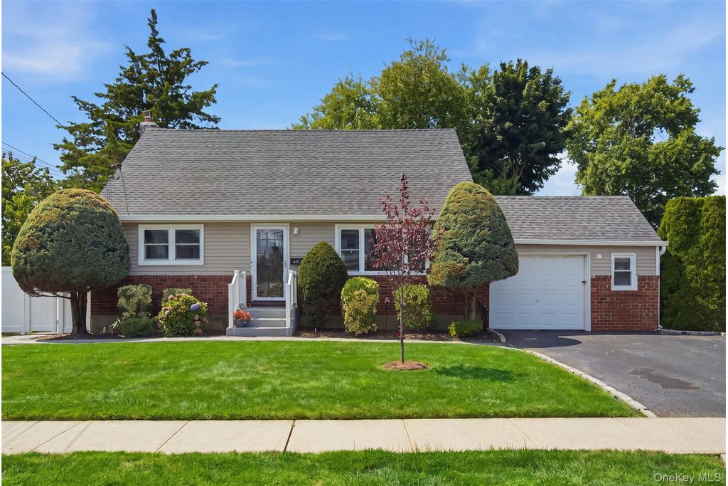 Picture 16: 430 Hilda Street, East Meadow, NY 11554