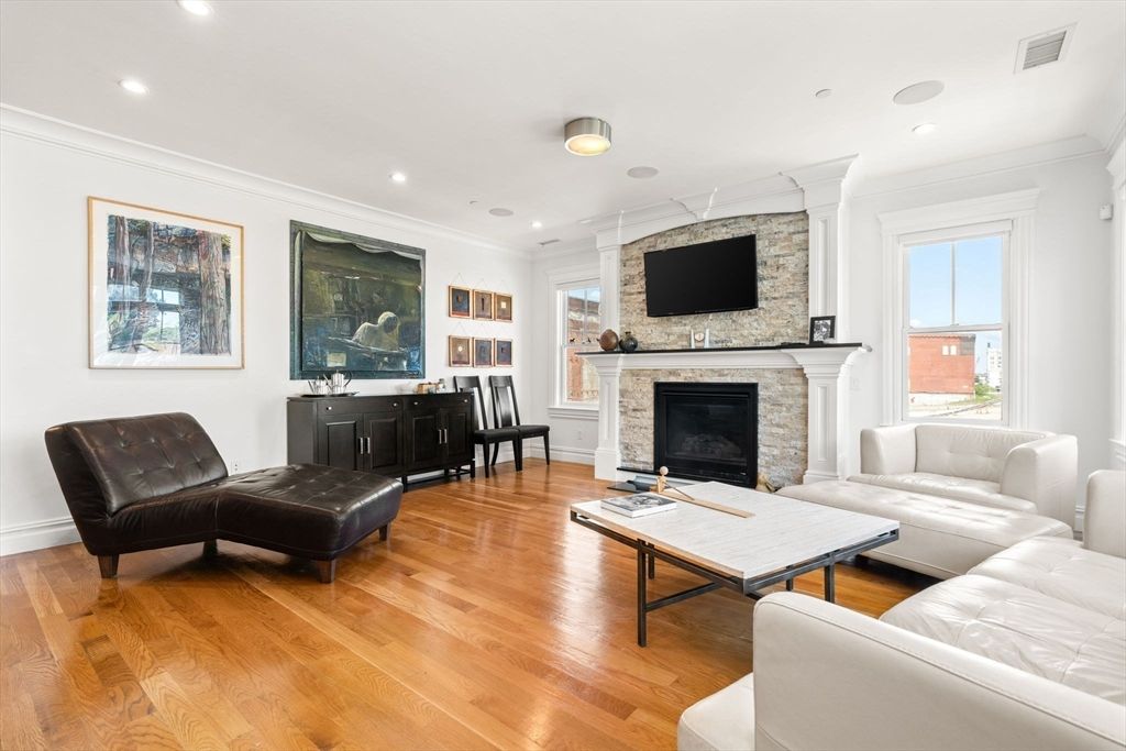 Picture 35: 3 M St 3, Boston, MA 02127