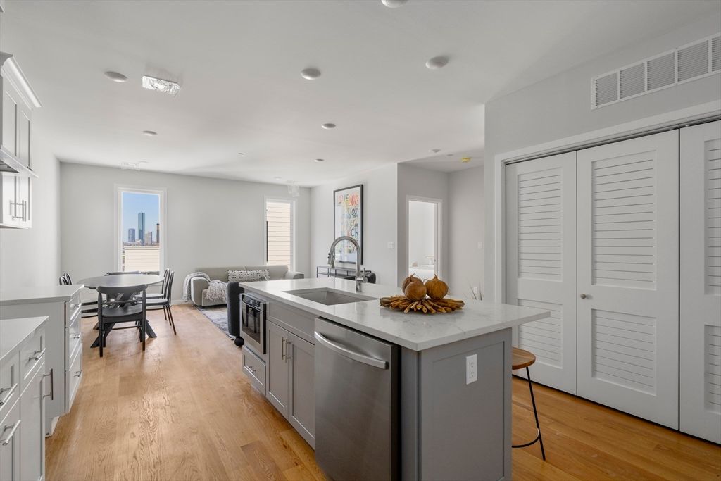 Picture 26: 267 Old Colony 201, Boston, MA 02127