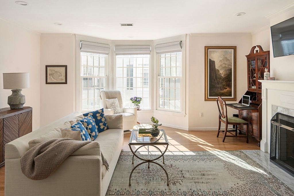 Picture 25: 40 Joy St 5, Boston, MA 02114