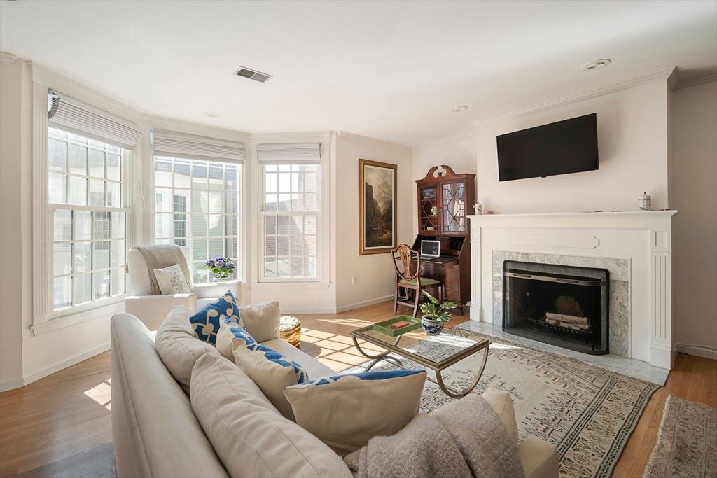 Picture 25: 40 Joy St 5, Boston, MA 02114