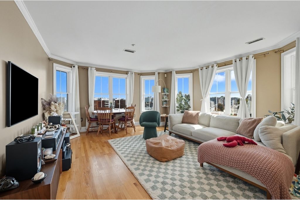 Picture 20: 39 Dorchester Street 18, Boston, MA 02127