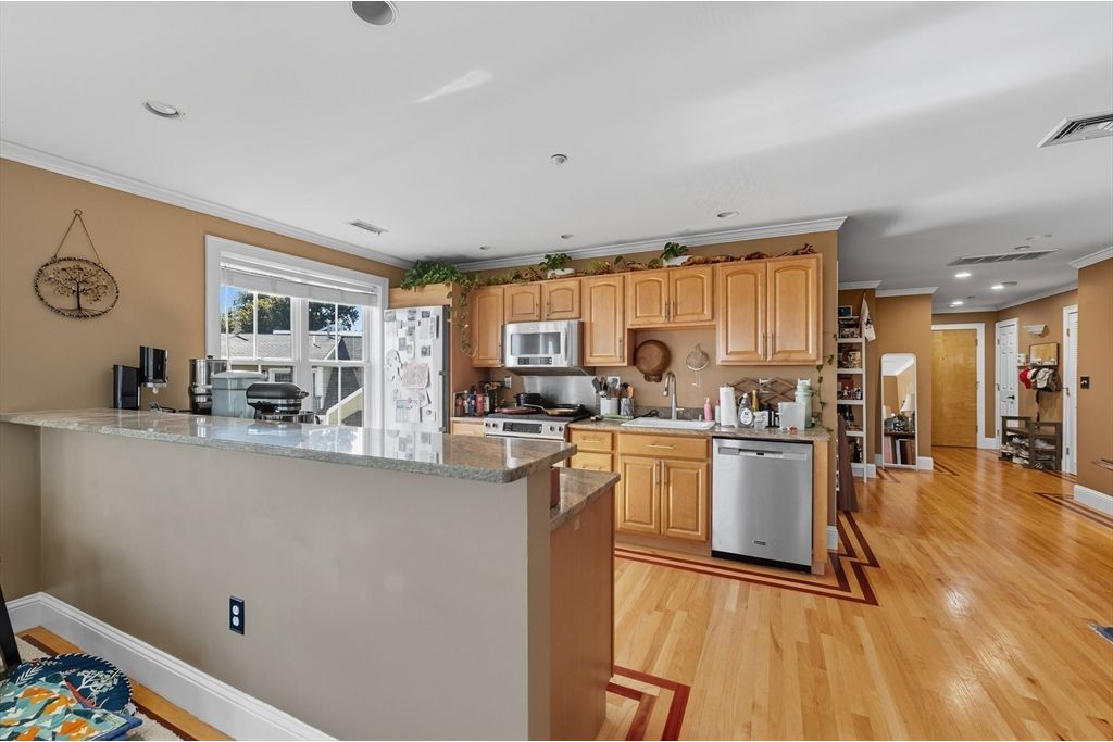 Picture 20: 39 Dorchester Street 18, Boston, MA 02127