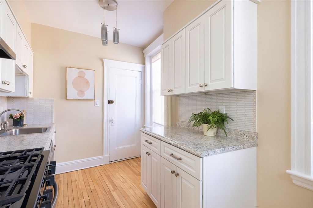 Picture 8: 15 Short St 4, Brookline, MA 02446