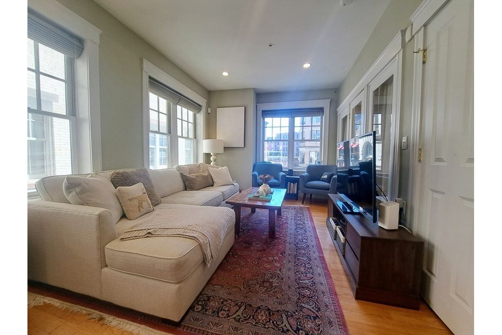 Picture 11: 8-12 Bartlett Pl 3, Boston, MA 02113