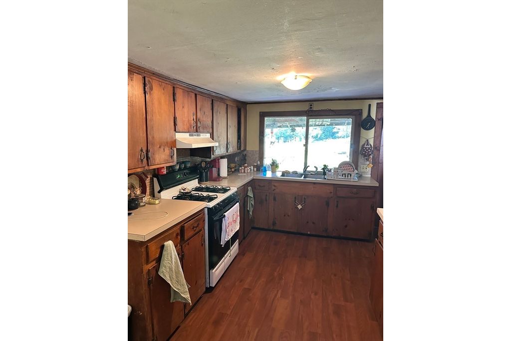 Picture 27: 1044 Old Falmouth Rd, Barnstable, MA 02648