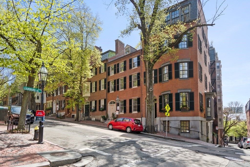 Wander up and around Boston's historic Beacon Hill