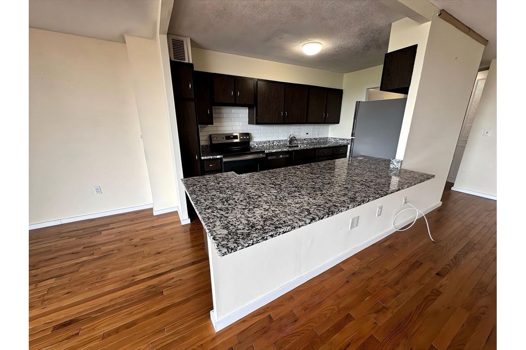 Picture 20: 60 Longwood Ave 802, Brookline, MA 02446