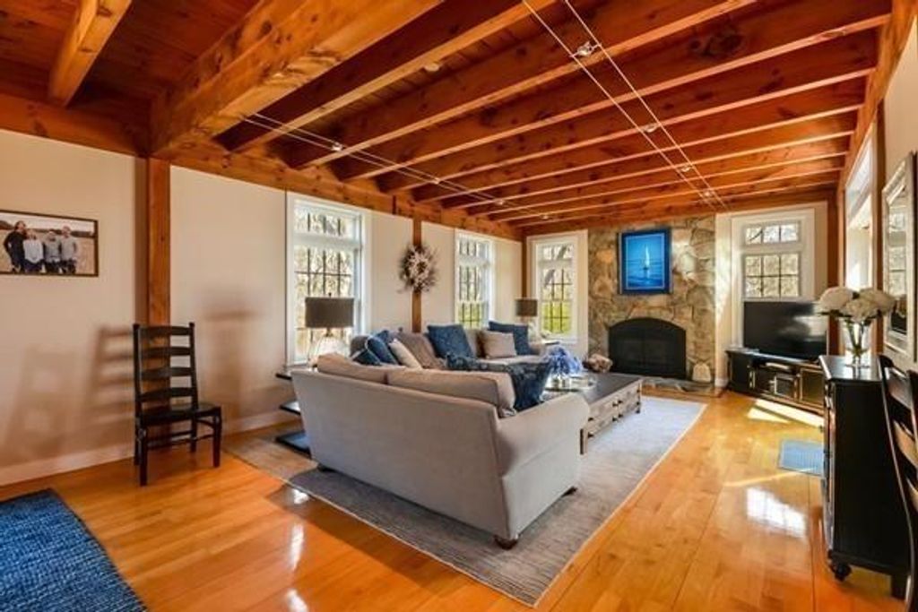 16 Old Farm, Sandwich, MA 02537 925,000 Closed Luxury Real