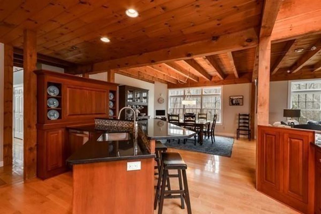 16 Old Farm, Sandwich, MA 02537 925,000 Closed Luxury Real