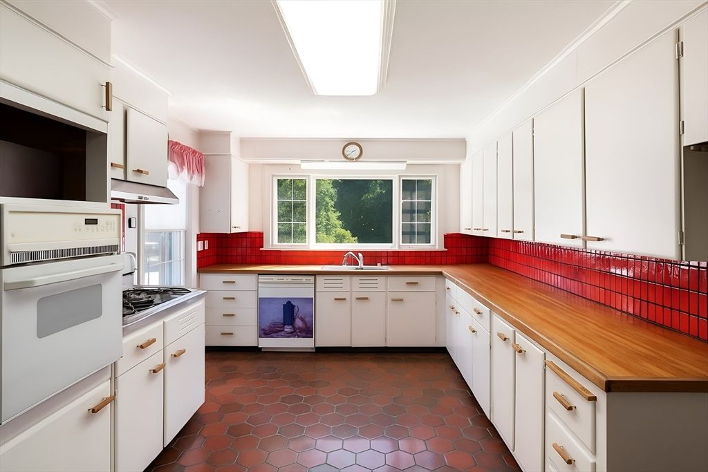 Picture 21: 751 Brook Road, Milton, MA 02186