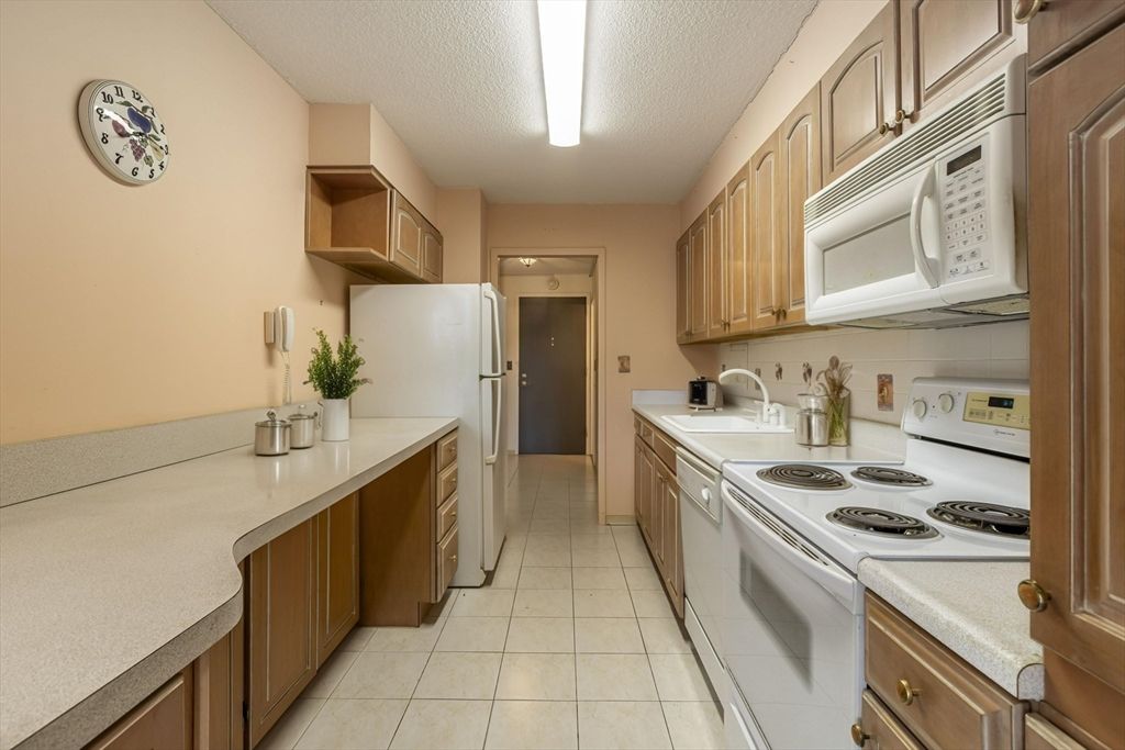 Picture 16: 60 Longwood Ave. 403, Brookline, MA 02446