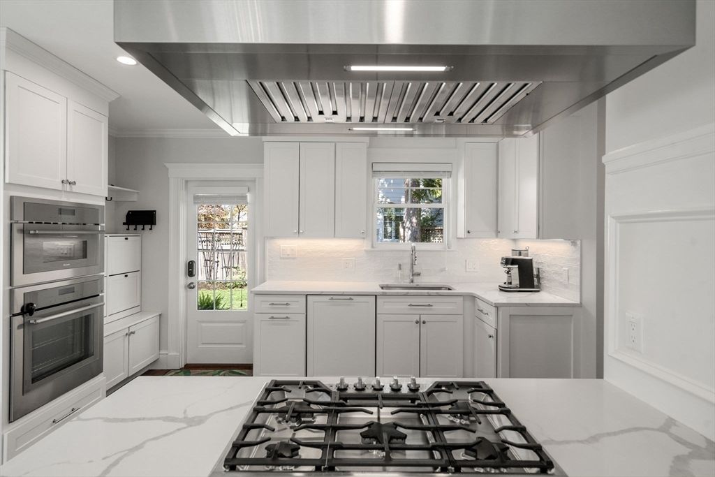 Picture 43: 5 Meredith Circle, Milton, MA 02186