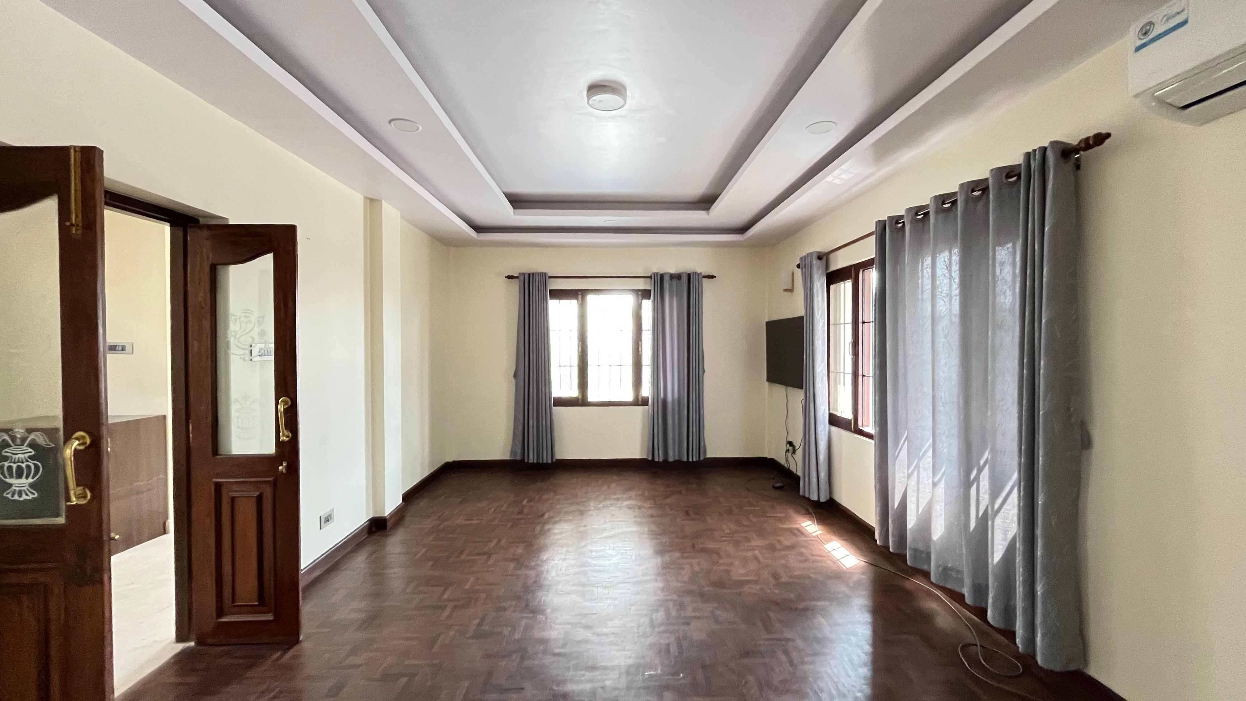 Highly Lavish 6bhk Bungalow villa