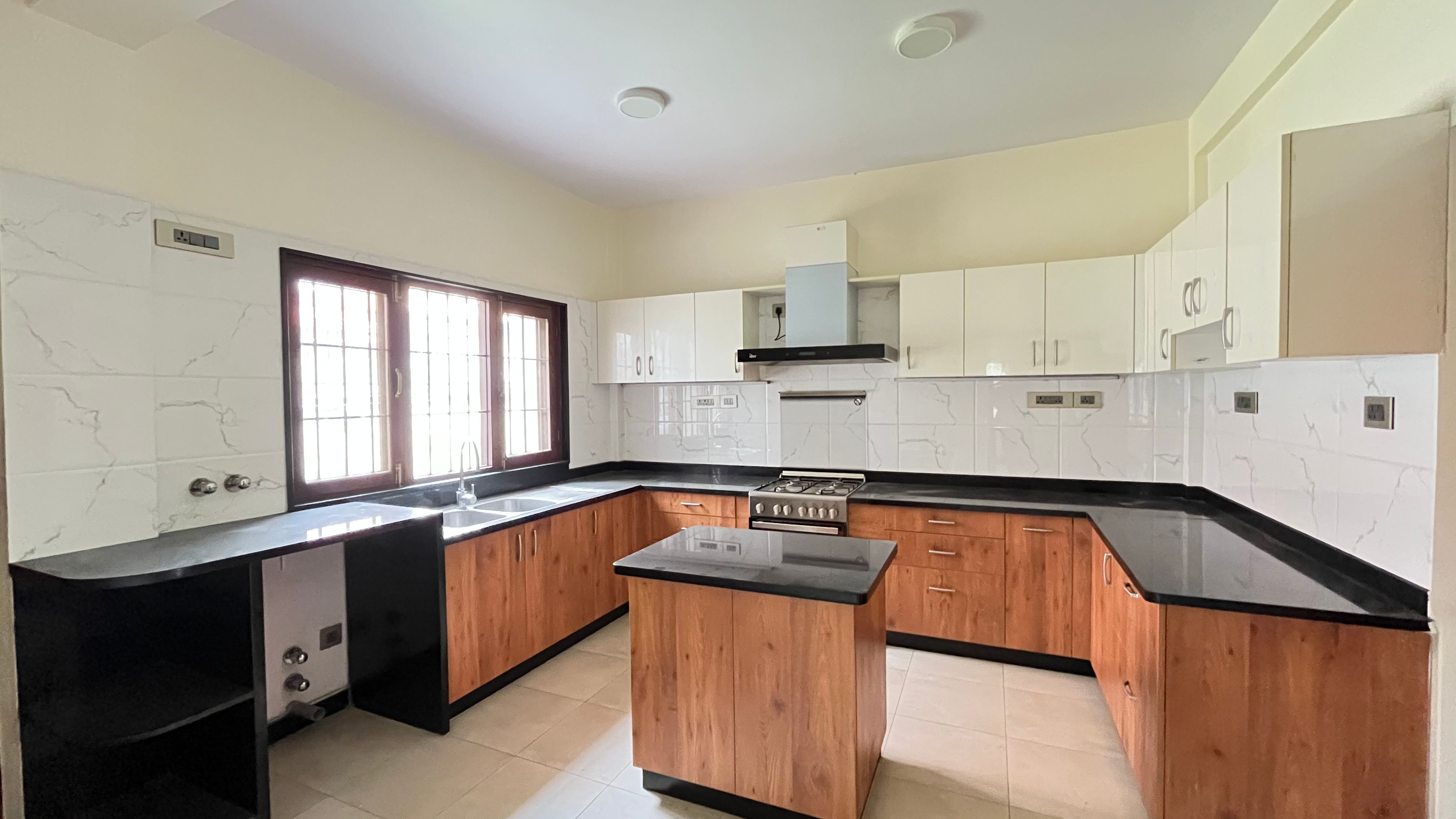 Highly Lavish 6bhk Bungalow villa