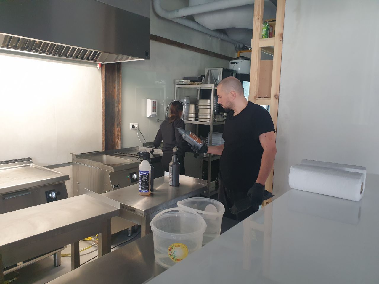 Sprzątanie kuchni gastronomicznej