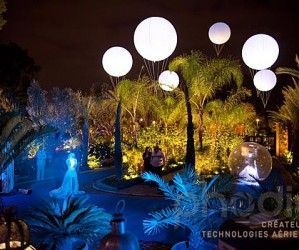 ballons lumineux, éclairants dans les jardins du casino de la mamounia au maroc