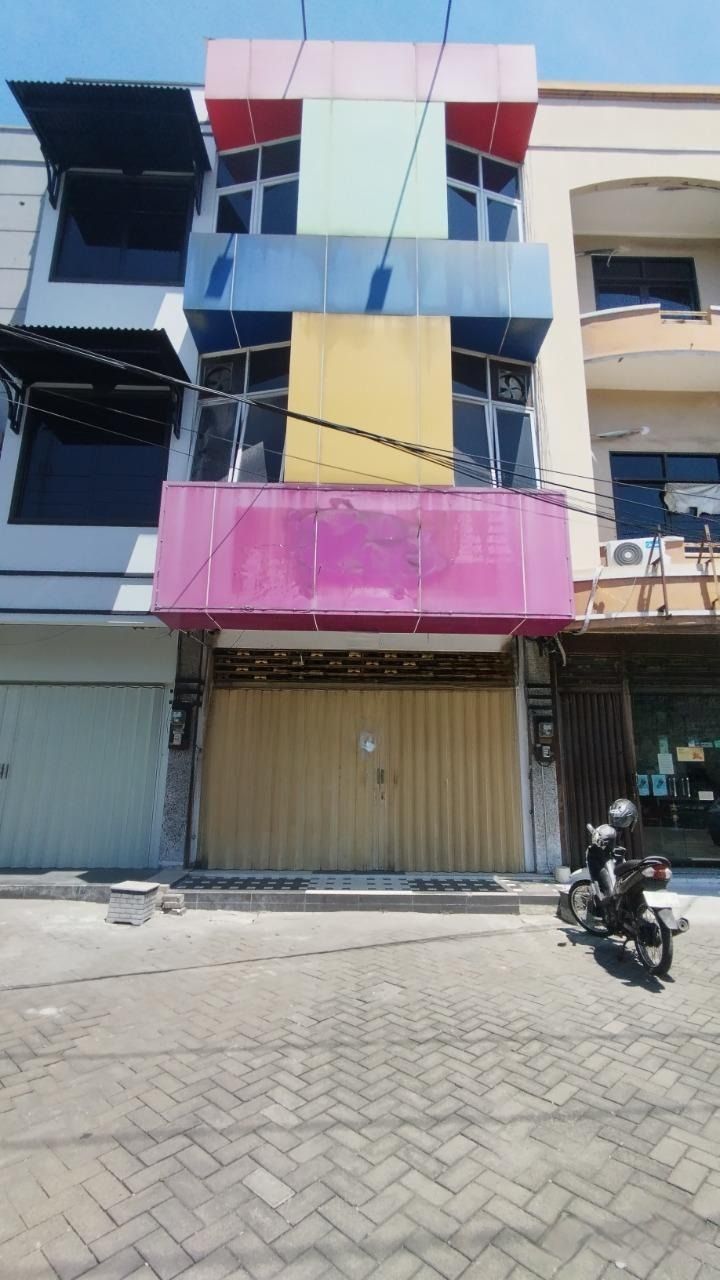 Gambar Ruko Siap Pakai 3 Lantai Klampis Surabaya Timur