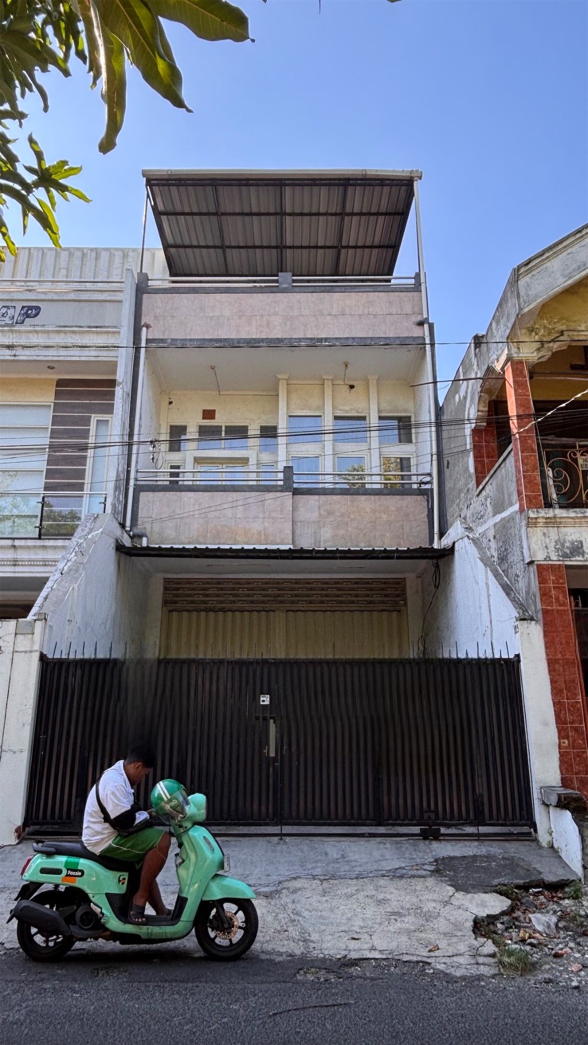 Gambar Ruko 3 Lantai Jalan Raya Rungkut Alang2 Siap Pakai